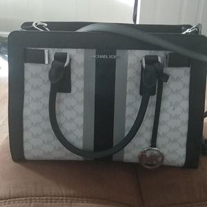 Michael Kors pocket book